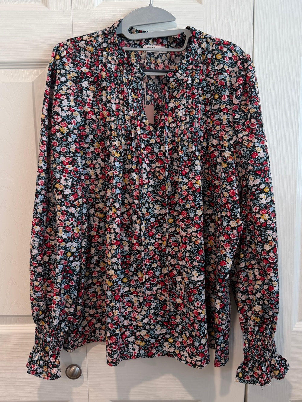 Floral Print Long-Sleeve Blouse - Black - Large